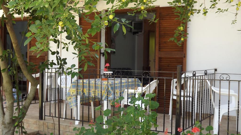 Pefka Studios & Apartments วูร์วูรู ภายนอก รูปภาพ